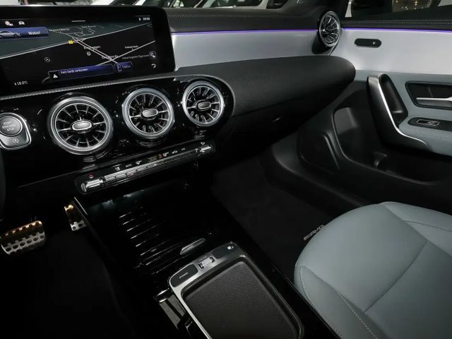 Mercedes-Benz CLA 200 AMG Line Coupé