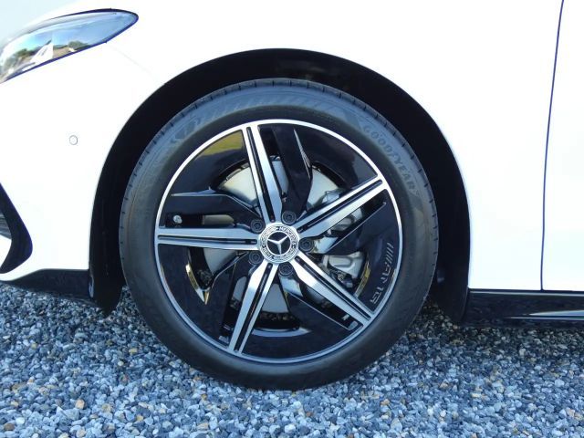 Mercedes-Benz CLA 250 AMG Line Sedan