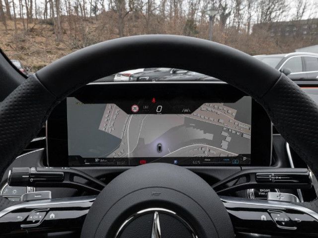 Mercedes-Benz E 200 Sedan