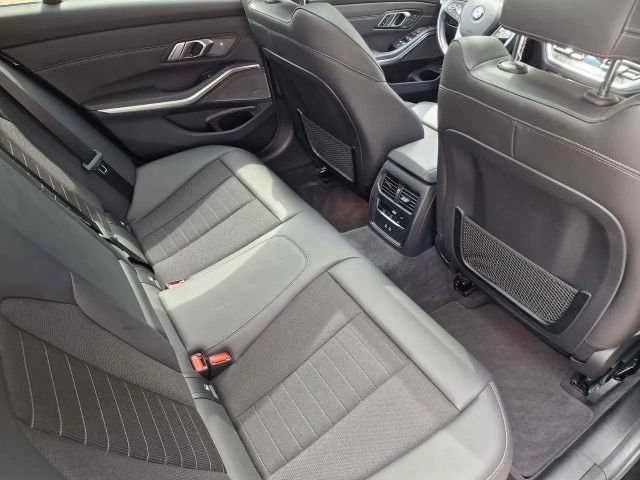 BMW 330 330i Sport Line xDrive