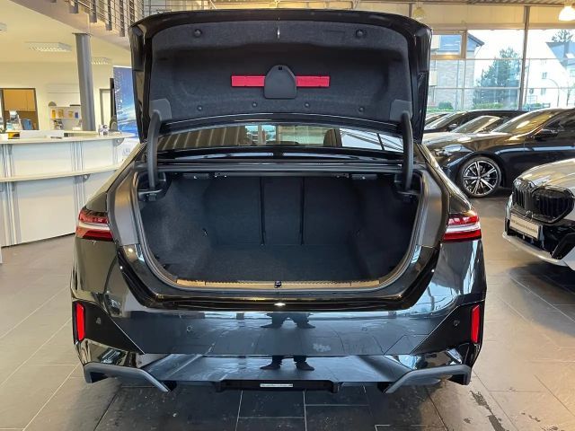 BMW 520 520i M-Sport Sedan