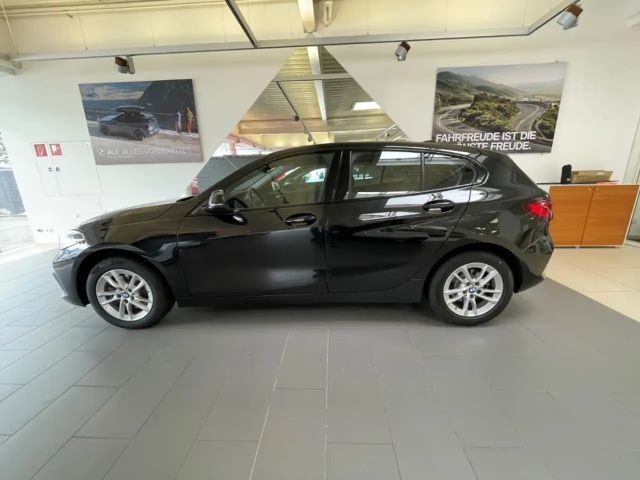 BMW 118 118i Sedan Sport Line