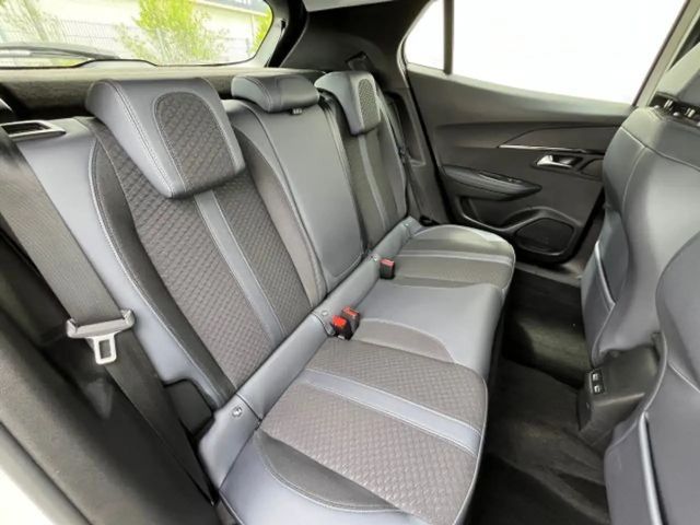 Peugeot E-2008 Allure Pack