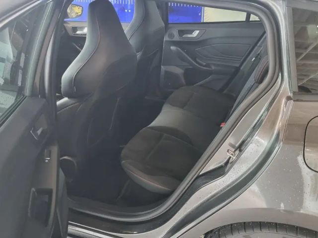 Ford Focus EcoBoost ST Line