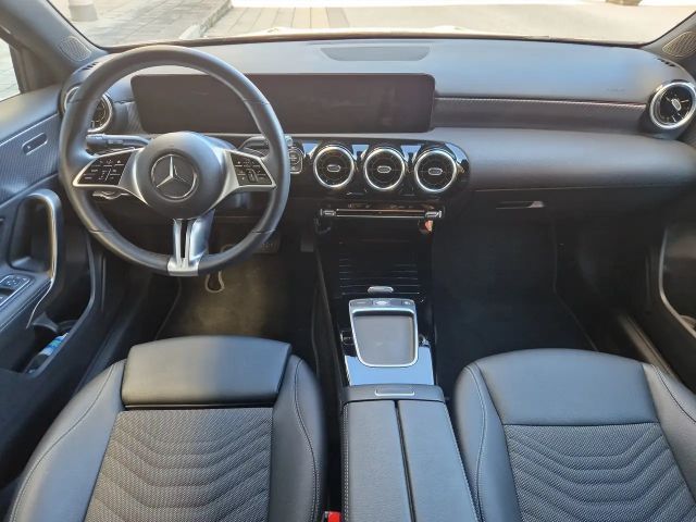 Mercedes-Benz A 180 A 180 Aut. Neuwertig-LED-NAVI-Teilleder-Rosegold!