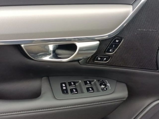 Volvo V90 AWD Dark Plus T6