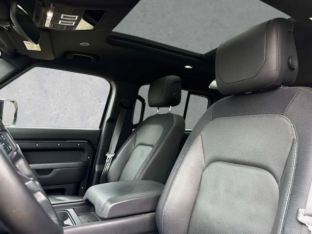 Land Rover Defender 110 D300 Dynamic HSE