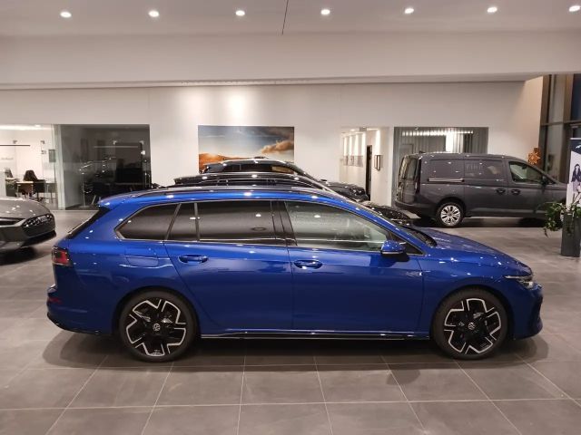 Volkswagen Golf 1.5 eTSI R-Line Variant