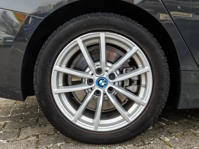BMW 330 330e Touring xDrive