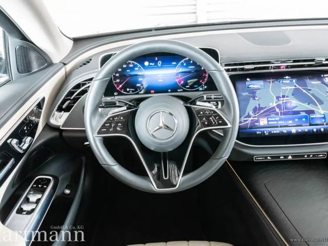 Mercedes-Benz E 200 AVANTGARDE Sedan