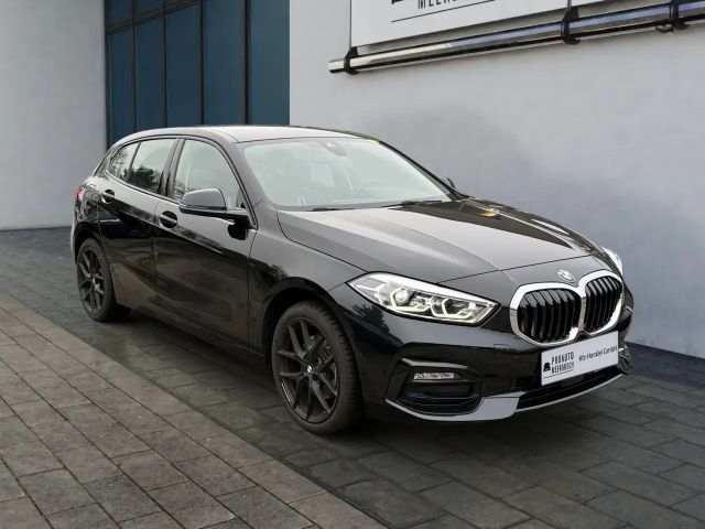 BMW 118 118i Sedan Sport Line