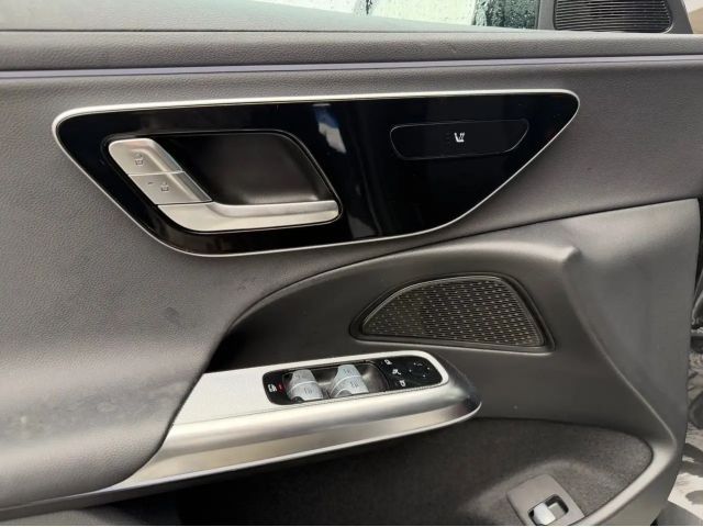 Mercedes-Benz E 220 E 220 d Sedan