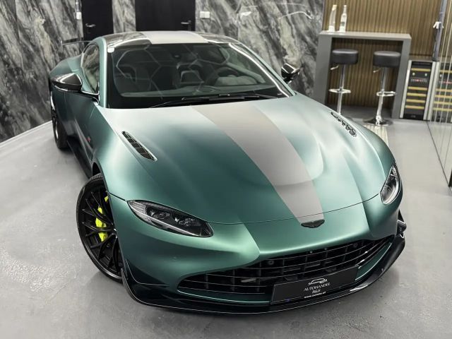 Aston Martin Vantage V8