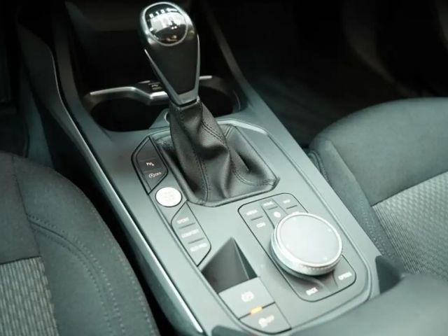 BMW 118 118i 5-deurs Advantage pakket Sedan