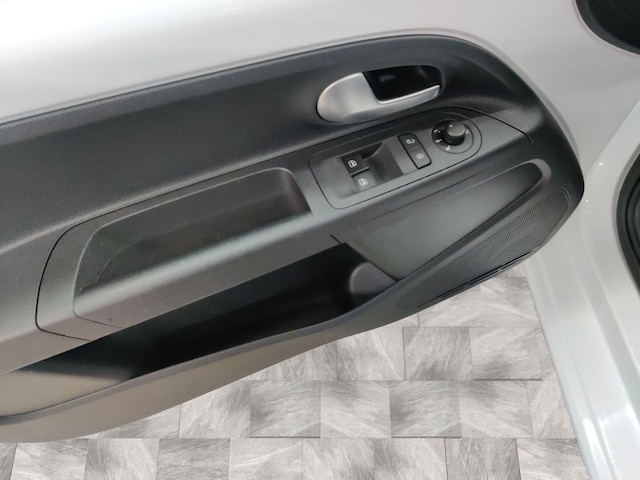 Volkswagen up! Style