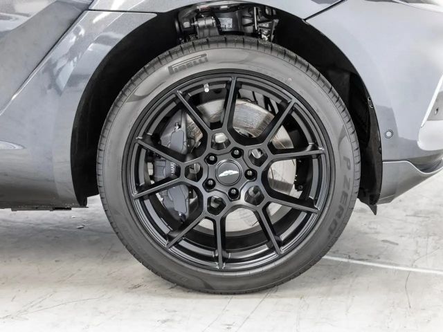 Aston Martin DBX Magnetic Silver Onyx Black