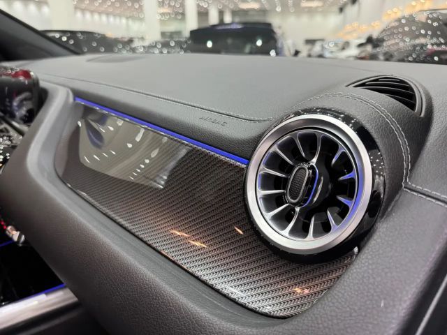 Mercedes-Benz GLA 200 AMG Line