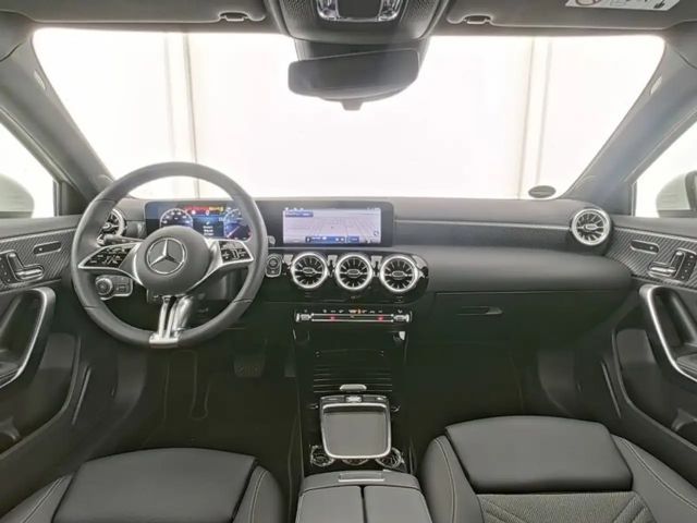 Mercedes-Benz A 200 A 200 Advanced+ AUTOM*AHK*MEMORY*AMBIENTE*RFK*..