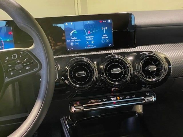 Mercedes-Benz A 200 7G-DCT  MBUX NAVI+ /PTS/DAB/17"/SHZ/Kamera