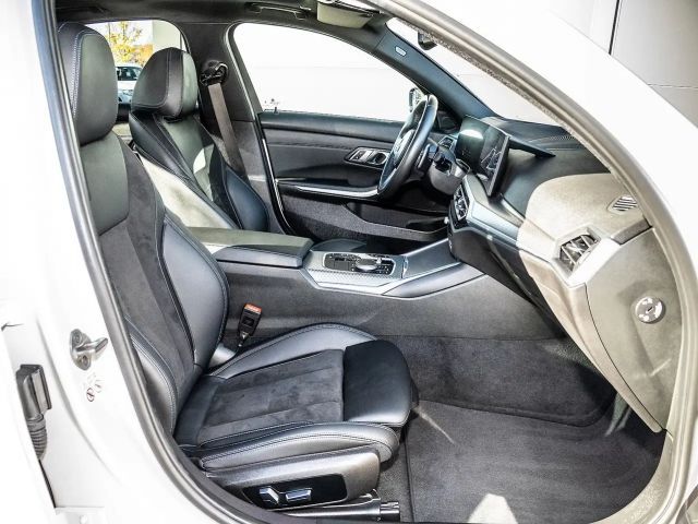 BMW 320 320i M-Sport Sedan xDrive