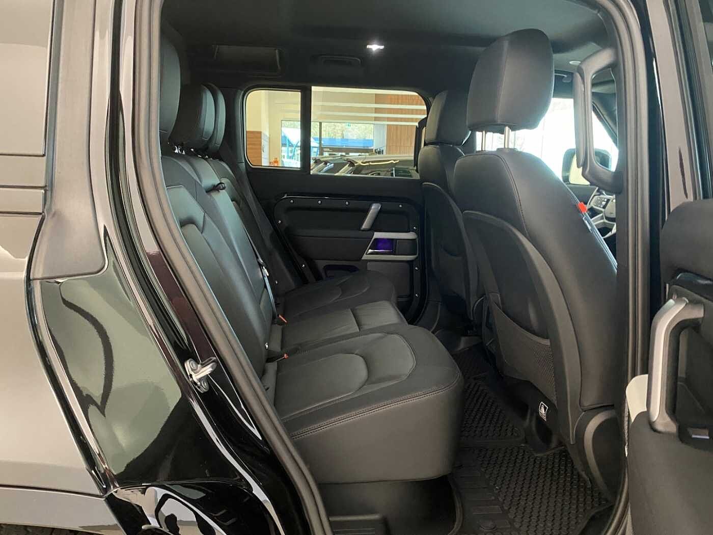 Land Rover Defender 110 Dynamic SE