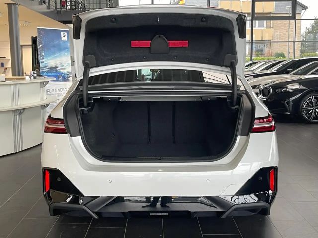 BMW 520 520i M-Sport Sedan