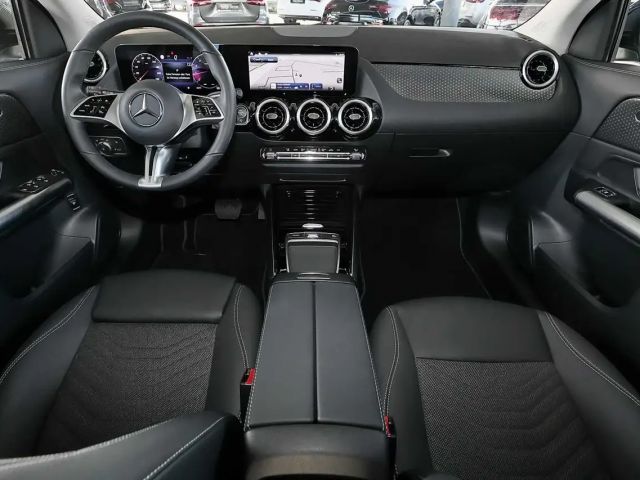 Mercedes-Benz GLA 180 KAMERA+SPURHALTE+CARPLAY+MBUX+LED+18"