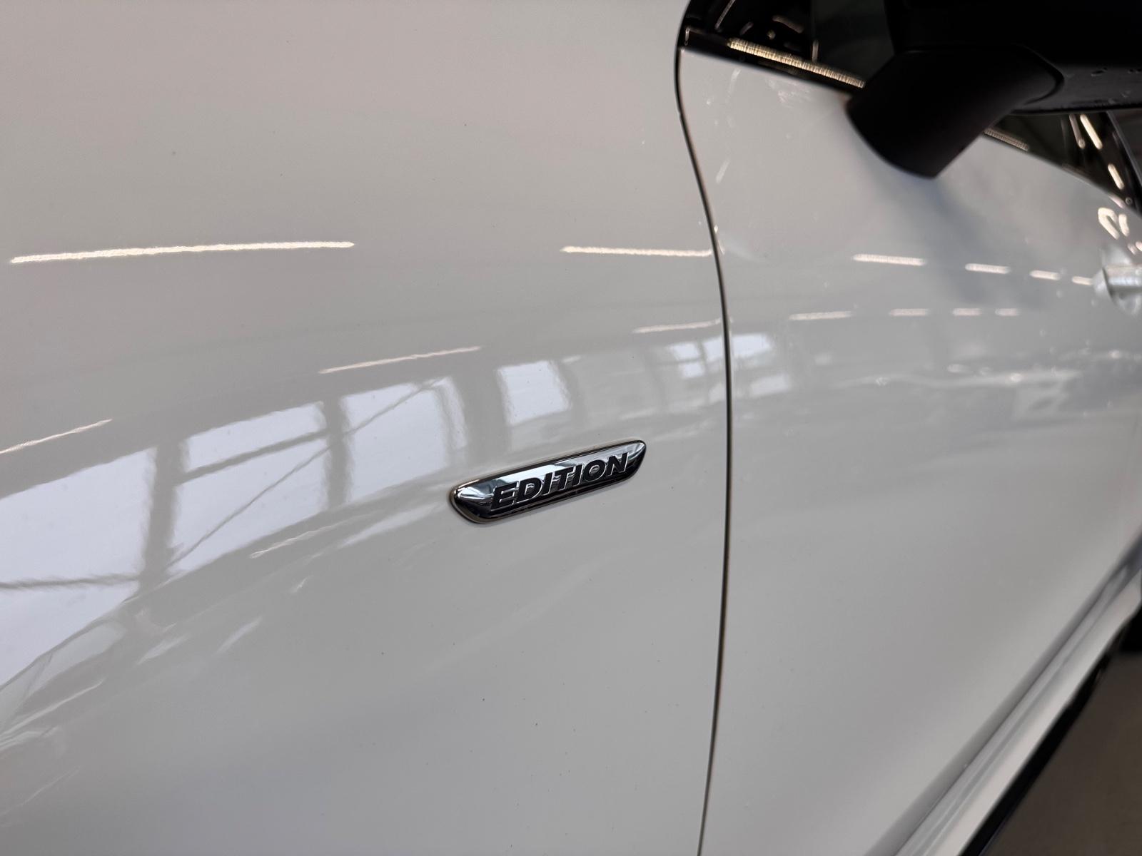 Mercedes-Benz CLA 200 AMG Line Sedan