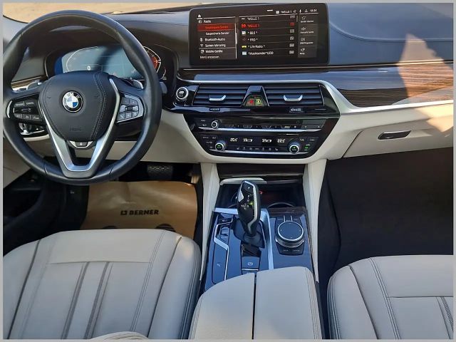 BMW 530 530d Luxury Line Touring xDrive