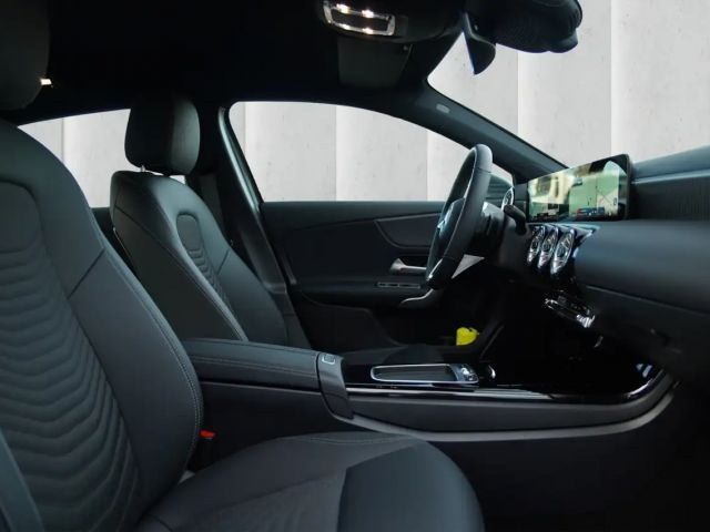 Mercedes-Benz A 180 Hatchback Progressive