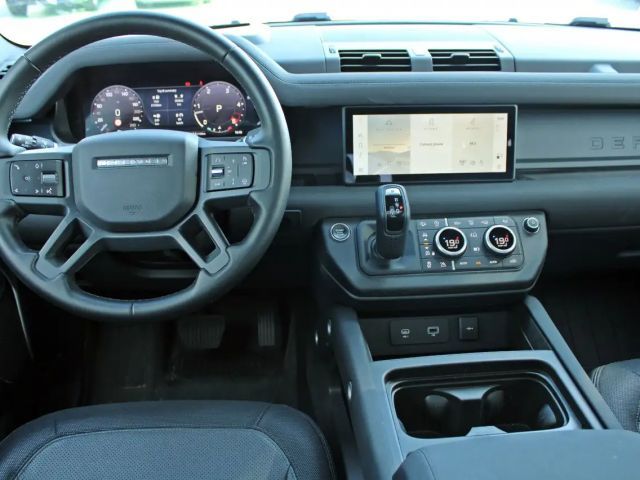 Land Rover Defender 110 Dynamic SE