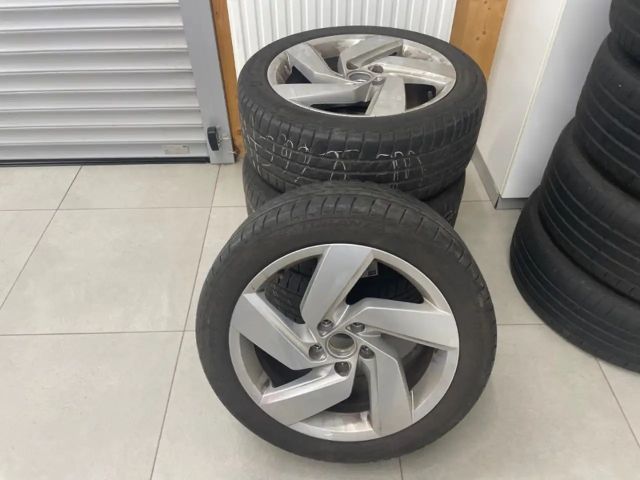 Volkswagen Golf Business GTE Plus