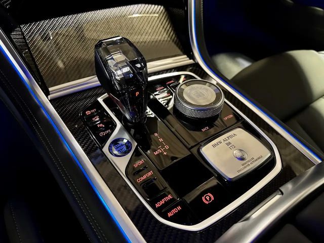 Alpina B8 Gran Coupe. Schwarz. Voll. Souverän.