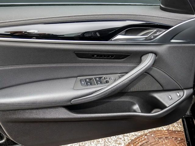 BMW 530 530e Luxury Line Sedan xDrive