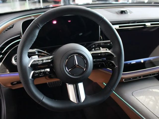 Mercedes-Benz E 200 AMG Line Sedan