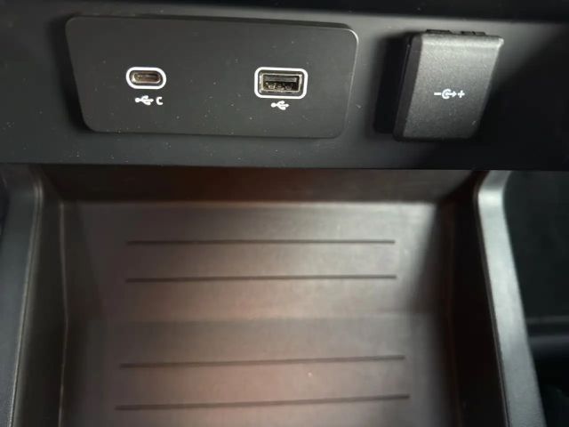 Land Rover Defender 110 Dynamic SE