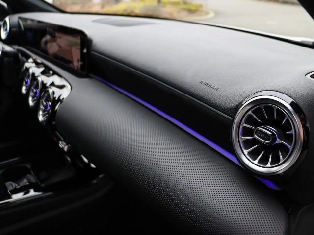 Mercedes-Benz A 250 A 250 e AMG Line