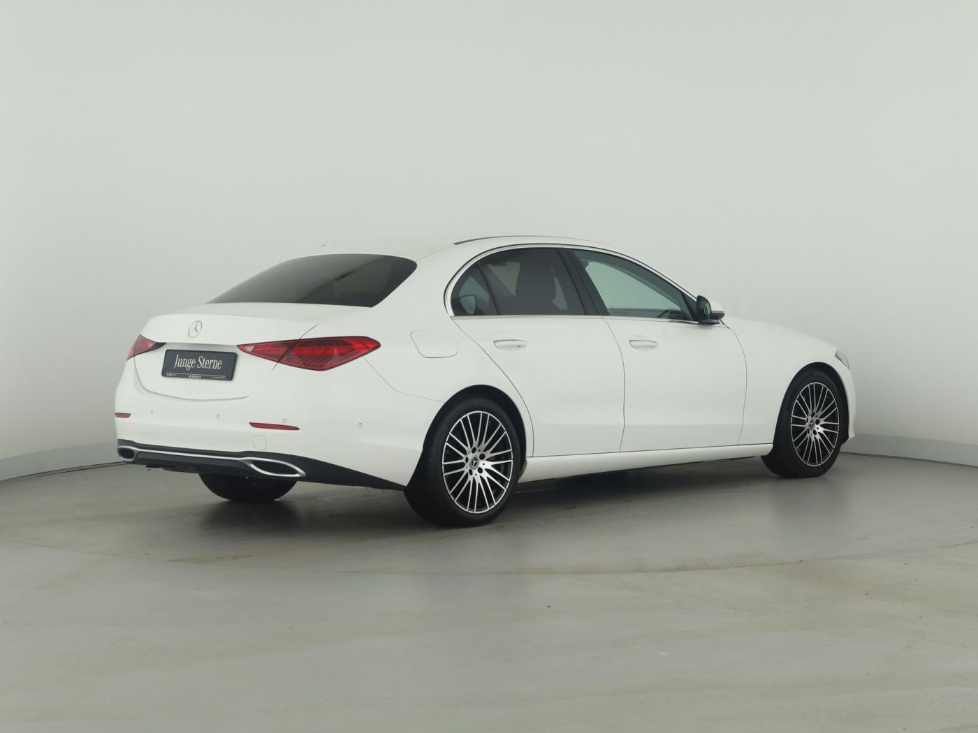 Mercedes-Benz C 300 4MATIC AVANTGARDE C 300 d Sedan