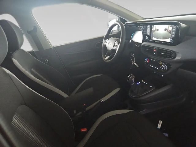 Hyundai i10 GO Plus 1,2 AMT a5bu3 Schwarzes Dach