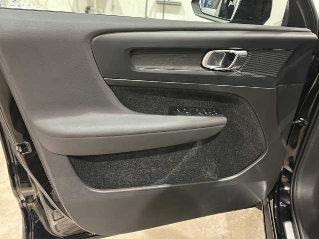 Volvo XC40 XC40 Navi LED Klima Standhzg Einparkhilfe el. Fenster