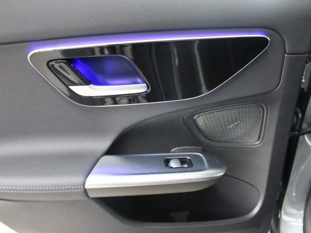 Mercedes-Benz C 180 AVANTGARDE Sedan