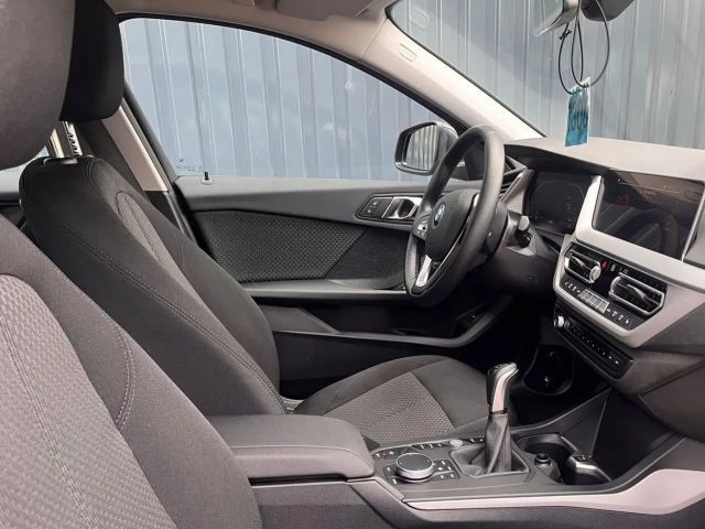 BMW 118 118i 5-deurs Sedan