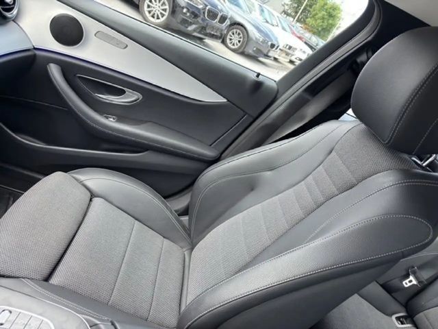 Mercedes-Benz E 220 AVANTGARDE