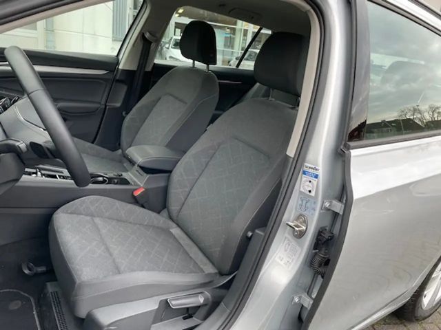 Volkswagen Golf 1.5 eTSI Golf VIII Life Variant