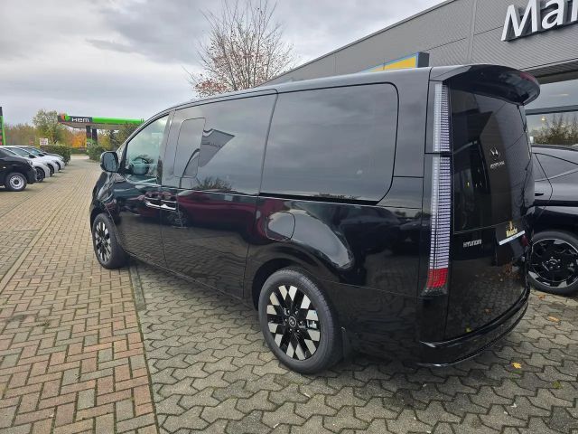 Hyundai Staria Signature