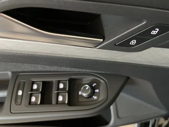 Volkswagen Golf Life Variant