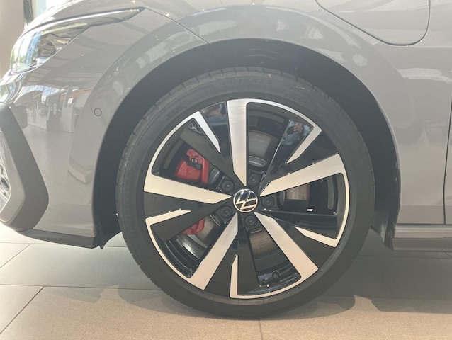 Volkswagen Golf CarPlay Hyb. Matrix Pano ACC AHK