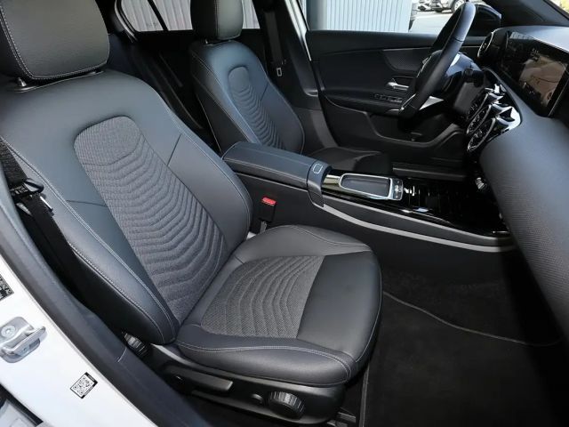Mercedes-Benz A 180 PANORAMA+KAMERA+TOTWINKEL+MBUX+LED+18 ZOLL