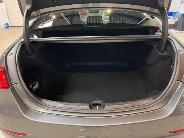 Mercedes-Benz C 200 Luxury Line Sedan