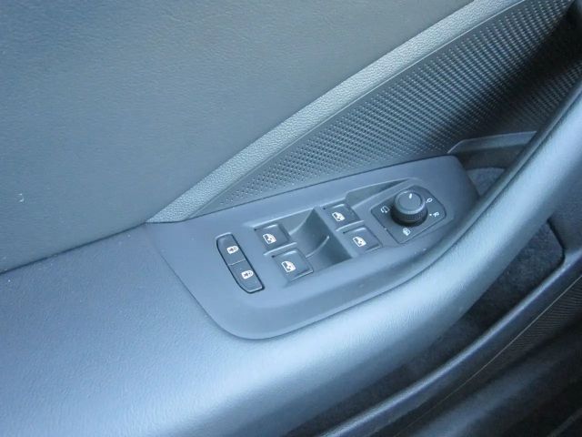 Volkswagen Passat 1.5 eTSI Business Variant